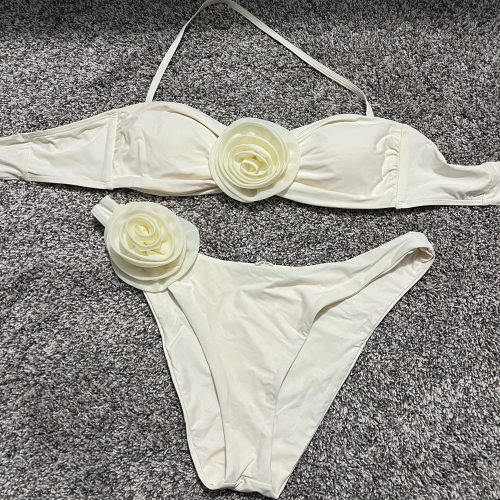 Gianni Bini Swim Suit Set with Rosette in Cream / Ivory